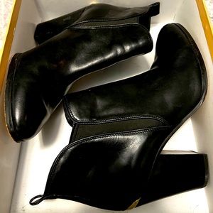Michael Kors Brandy bootie - size 10